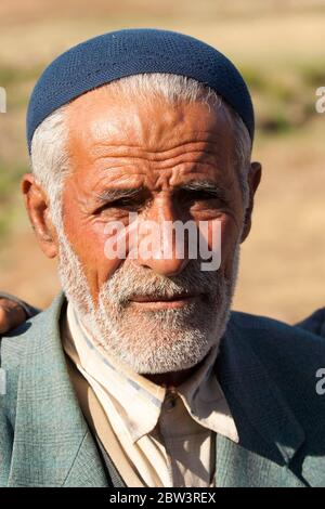 Asien, Türkei, Provinz Bingöl, Mann in den Serafettin-Bergen östlich des Provinzstädchen Karliova, Foto Stock