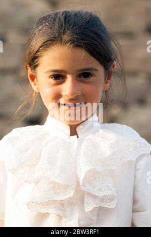 Asien, Türkei, Provinz Bingöl, Mädchen in den Serafettin-Bergen östlich des Provinzstädchen Karliova, Foto Stock