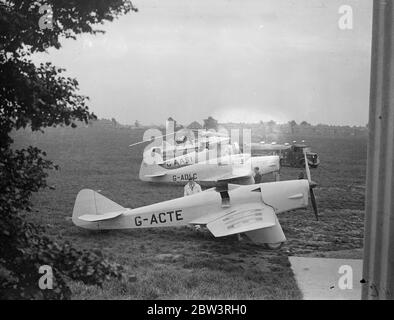 Da Hanworth parte la corsa aerea di Londra all'Isola di Man . Venticinque aerei , tre americani , uno cecoslovacco e 21 britannici sono stati inseriti a Londra , per la corsa aerea dell' Isola di Man , che ha avuto inizio dall' Aerodromo di Hanworth . I piloti principali RAF e civili sono in competizione. Spettacoli fotografici , aerei allineati per l'inizio . 30 maggio 1936 Foto Stock