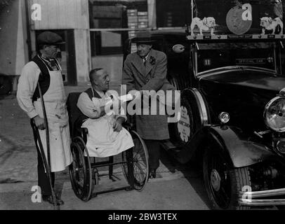 Auto con modelli di campi di battaglia inizia tour della Gran Bretagna . Il capitano Leonard Baynes è stato spostato dalla Casa delle stelle e dei certi dai pazienti . 25 ottobre 1935 Foto Stock