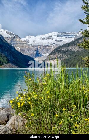 Il paesaggio del Lago Louise e le montagne in Alberta, Canada Foto Stock