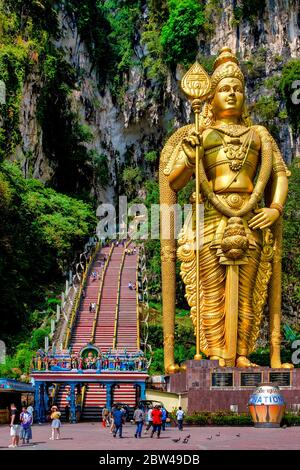 Ingresso Grotte Batu con la statua di Morugan, Gombak, Selangor, Malaysia Foto Stock