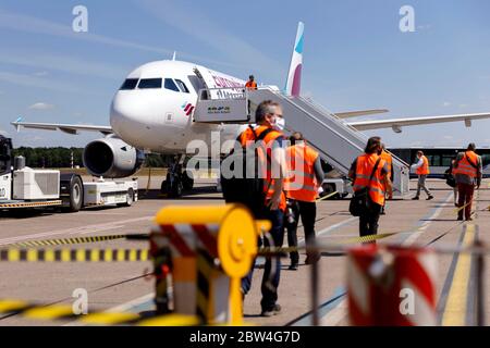 Eurowings aereo durante la presentazione del concetto di sicurezza all'aeroporto di Colonia Bonn durante la crisi della corona 'Safe in Corona Times'. Koln, 27 maggio 2020 | utilizzo in tutto il mondo Foto Stock