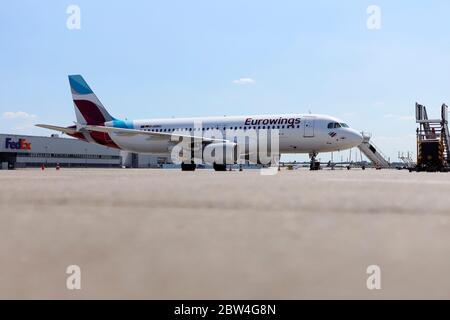 Eurowings aereo durante la presentazione del concetto di sicurezza all'aeroporto di Colonia Bonn durante la crisi della corona 'Safe in Corona Times'. Koln, 27 maggio 2020 | utilizzo in tutto il mondo Foto Stock