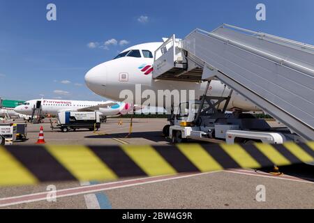 Eurowings aereo durante la presentazione del concetto di sicurezza all'aeroporto di Colonia Bonn durante la crisi della corona 'Safe in Corona Times'. Koln, 27 maggio 2020 | utilizzo in tutto il mondo Foto Stock