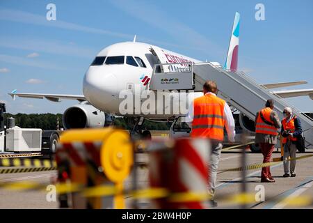 Eurowings aereo durante la presentazione del concetto di sicurezza all'aeroporto di Colonia Bonn durante la crisi della corona 'Safe in Corona Times'. Koln, 27 maggio 2020 | utilizzo in tutto il mondo Foto Stock