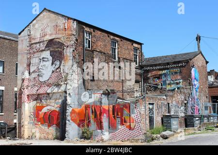Urban Graffiti su Abandoned Building dell'artista scozzese Elph, Liverpool, UK Foto Stock
