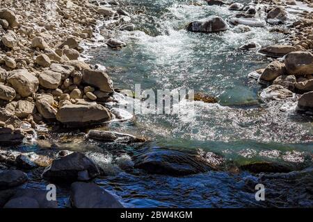 Montagne di Ladakh, India - viste panoramiche sulla cima dell'Himalaya. Bellezza naturale di Ladakh in India. Montagne di neve di Ladakh. Famoso luogo turistico. Foto Stock