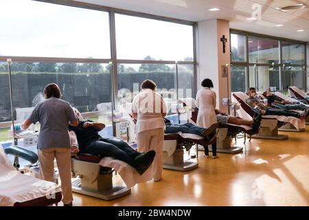 Brescia, Brescia, Italia. 29 maggio 2020. Coronavirus Emergency - fase due la donazione di sangue con nuove leggi sulla sicurezza donatori durante la donazione di sangue Credit: Matteo Biatta/ZUMA Wire/Alamy Live News Foto Stock