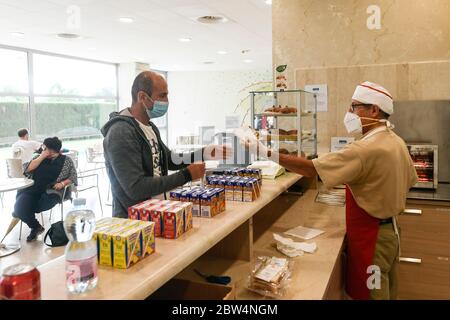 Brescia, Brescia, Italia. 29 maggio 2020. Coronavirus Emergency - fase due la donazione di sangue con nuove leggi sulla sicurezza prima colazione dopo la donazione credito: Matteo Biatta/ZUMA Wire/Alamy Live News Foto Stock