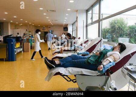 Brescia, Brescia, Italia. 29 maggio 2020. Coronavirus Emergency - fase due la donazione di sangue con nuove leggi sulla sicurezza donatori durante la donazione di sangue Credit: Matteo Biatta/ZUMA Wire/Alamy Live News Foto Stock