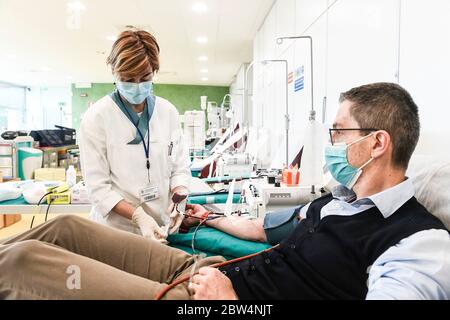 Brescia, Brescia, Italia. 29 maggio 2020. Coronavirus Emergency - fase due la donazione di sangue con nuove leggi sulla sicurezza donatori durante la donazione di sangue Credit: Matteo Biatta/ZUMA Wire/Alamy Live News Foto Stock