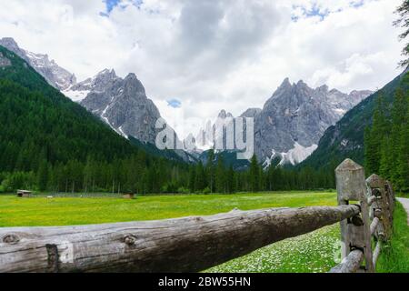 Escursioni nella valle del Sestener Fischleinbach in Alto Adige Foto Stock