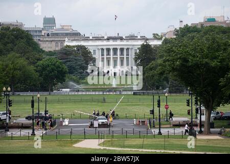 Washington, Stati Uniti. 29 maggio 2020. Foto scattata il 29 maggio 2020 mostra la Casa Bianca a Washington, DC, gli Stati Uniti. Venerdì il presidente degli Stati Uniti Donald Trump ha affermato che il suo paese sta "chiudendo" il rapporto con l'Organizzazione Mondiale della Sanità. Credit: Liu Jie/Xinhua/Alamy Live News Foto Stock