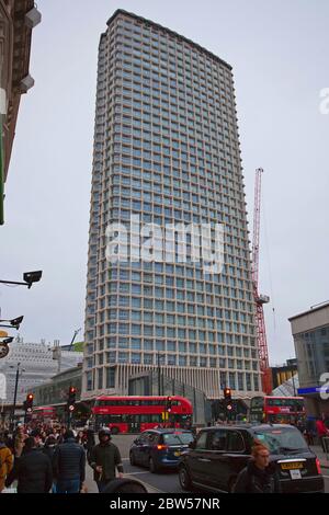 Center Point Apartments, 103 New Oxford St, West End, Londra WC1A 1DB, Regno Unito Foto Stock
