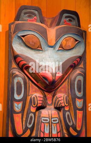 Casa colonica Tlingit nel Sitka National Historical Park, Sitka, isola Baranof, Alaska sudorientale, Stati Uniti Foto Stock