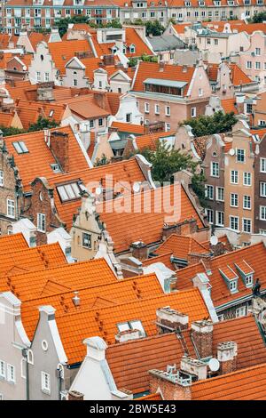 Vista dall'alto di Danzica città vecchia con rossicci tetti della città vecchia di Danzica Foto Stock