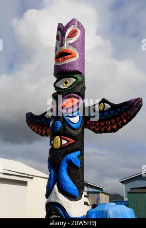 Totem Pole, città di Unalaska, Aleutian Islands, Alaska, USA Foto Stock