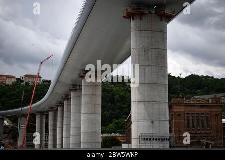 Genova, Italia. 29 maggio 2020. GENOVA - 29 maggio 2020: Vista generale mostra il cantiere del nuovo ponte Morandi (ufficialmente Viadotto Polcevera). Il ponte originale crollò nell'agosto 2018 e quello nuovo dovrebbe riaprirsi nel luglio 2020. (Foto di Nicolò campo/Sipa USA) Credit: Sipa USA/Alamy Live News Foto Stock