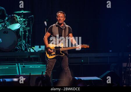 Bruce Springsteen, sul palco a Parigi, Francia, luglio 2016 Foto Stock