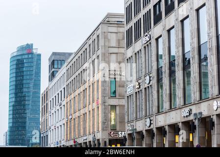 Skyline vicino alla stazione ferroviaria di Potsdamer Platz , la stazione ferroviaria S-bahn nel centro di Berlino, è una delle stazioni centrali della metropolitana me di Berlino Foto Stock