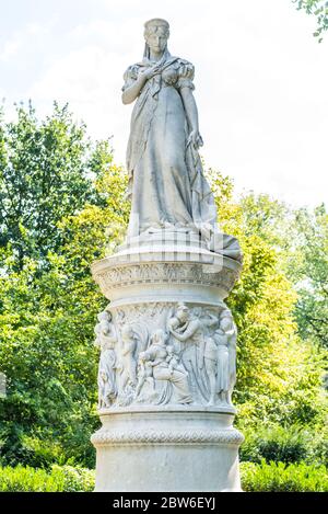 Konigin Luise, moglie del re Federico Guglielmo III di Prussia, statua della regina Louise di Erdmann Encke nel parco Tiergarten, Germania. Foto Stock