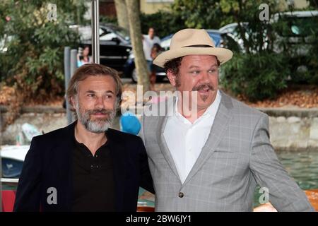 VENEZIA, ITALIA - SETTEMBRE 01: John C. Reilly e Christoph Waltz arrivano alla fotocellula 'Carnage' durante il 68° Festival del Cinema di Venezia Foto Stock