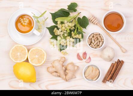 Rimedi domestici per il freddo e l'influenza, vista dall'alto Foto Stock