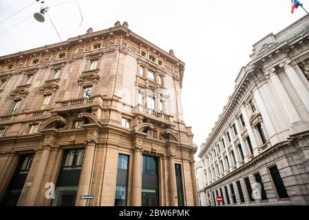 Milano. Italia - 20 maggio 2019: Crocevia di Via Armorari e Via Cordusio. Facciata della Banca d'Italia. Foto Stock