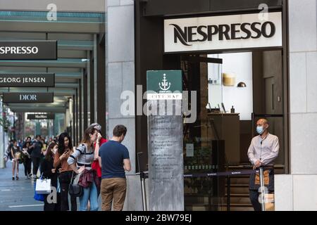 Sydney, Australia. 30 maggio 2020. Sydney, Australia. Sabato 30 maggio 2020. Nespresso riapre il suo negozio di punta a Sydney in George Street nel CBD di Sydney, poiché le restrizioni di blocco del coronavirus sono facili. Credit: Paul Lovelace/Alamy Live News Foto Stock