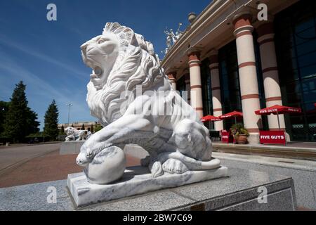 Manchester, Regno Unito. 29 maggio 2020. L'immagine mostra una statua di un leone presso l'INTU Trafford Centre di Manchester che ha rilasciato dettagli su come Foto Stock