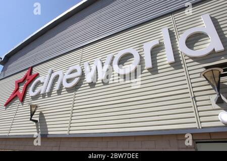 Il cinema multisala Cineworld di Braintree, che rimane chiuso durante la pandemia e il blocco COVID-19. Foto Stock