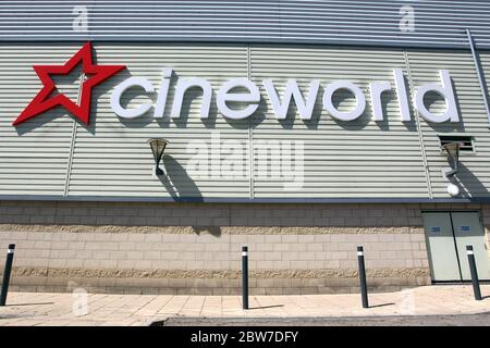 Il cinema multisala Cineworld di Braintree, che rimane chiuso durante la pandemia e il blocco COVID-19. Foto Stock