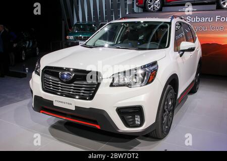 NEW YORK, NY, USA -28 MARZO 2018: Subaru Forester è stato presentato al New York International Auto Show 2018, al Jacob Javits Center. Premere Indietro Foto Stock