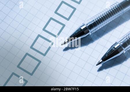 Penna a sfera e modulo di voto. Foto Stock