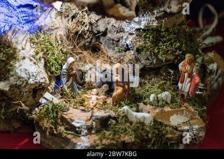 Una rappresentazione della Natività con le statue Foto Stock