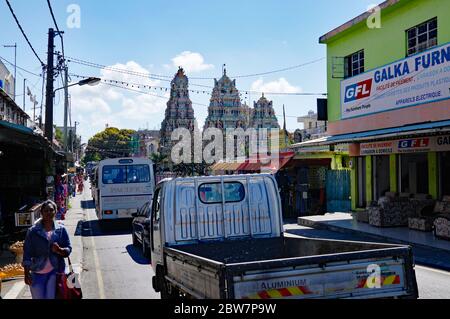 GOODLANDS/MAURITIUS - 15 AGOSTO 2018: La vita della strada principale in Goodlands. La città è famosa per la sua autenticità. In c'è uno dei più beaut Foto Stock