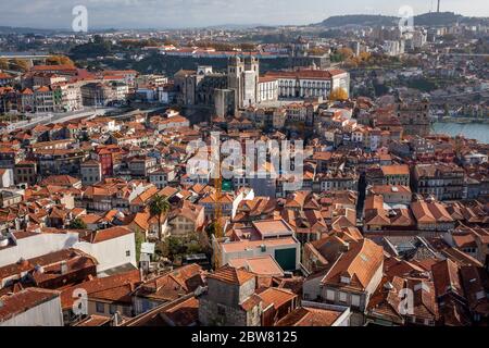 Una vista dalla Torre Clérigos, Porto, Portogallo Foto Stock