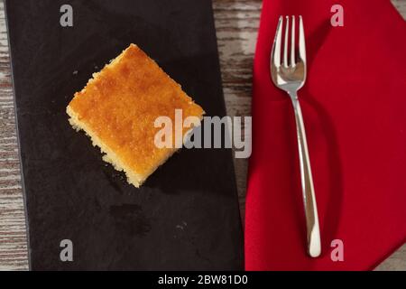 revanal, revani, tradizionale torta di spagna da dessert etnico con sciroppo, Foto Stock