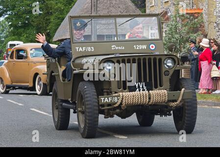 Il Southwick Village 1940's Revival evento nel 2019 che celebra il D-Day 75. Una rievocazione in tempo di guerra che vede la gente in costumi d'epoca e veicoli d'epoca Foto Stock