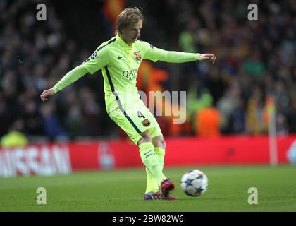 MANCHESTER, INGHILTERRA - Ivan Rakitic di Barcellona durante la UEFA Champions League Round del 16 1° tappa tra Manchester City e FC Barcellona allo stadio Etihad di Manchester martedì 24 febbraio 2015 (Credit: Mark Fletcher | MI News) Foto Stock