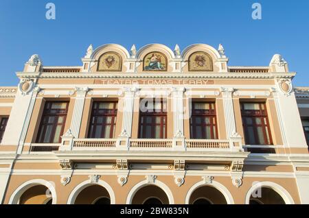 Facciata del Teatro Tomas Terry. Inaugurato nel 1895, è un teatro storico a Cienfuegos, Cuba. Foto Stock