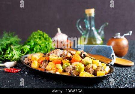 verdure fritte con funghi e polpette Foto Stock