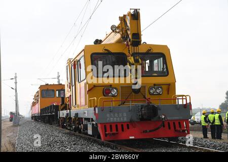 (200530) -- STARA PAZOVA, 30 maggio 2020 (Xinhua) -- Foto scattata il 30 maggio 2020 mostra il cantiere della ferrovia Belgrado-Budapest a Stara Pazova, Serbia. La ferrovia Belgrado-Budapest è di enorme importanza per le relazioni Cina-Serbia, il tenore di vita dei cittadini e il flusso di merci, ha dichiarato sabato il presidente serbo Aleksandar Vucic, esprimendo soddisfazione per i progressi compiuti finora dai lavori di costruzione. (Dimitrije Gol/Ufficio del Presidente serbo/Handout via Xinhua) Foto Stock