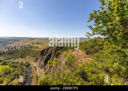 Vista panoramica da Rotenfels, Bad Muenster am Stein, Renania Palatinato, Germania Foto Stock