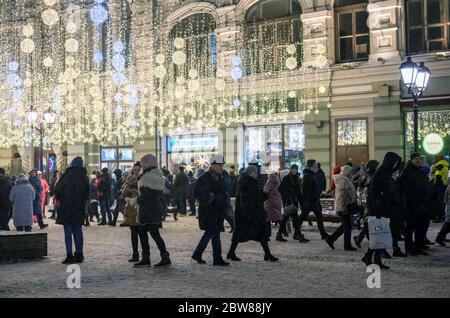 Mosca, Russia - 2 gen. 2019 Nikolskaya - strada pedonale nel centro della città Foto Stock