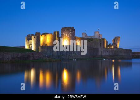 Caerphilly Castle, Mid Glamorgan, Caerphilly, Galles, Regno Unito Foto Stock