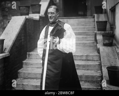 Arcidiacono Blagden , consacrato Vescovo di Peterborough presso l' Abbazia di Westminster . 25 marzo 1927 Foto Stock