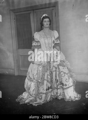 Concorso di ' amanti di tutte le età al nuovo teatro '. Lady Ravensdale come ' Caterina la Grande ' 6 maggio 1927 Foto Stock