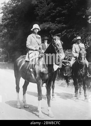 Principessa Marie Jose del Belgio, fuori per un giro 30 luglio 1927 Foto Stock